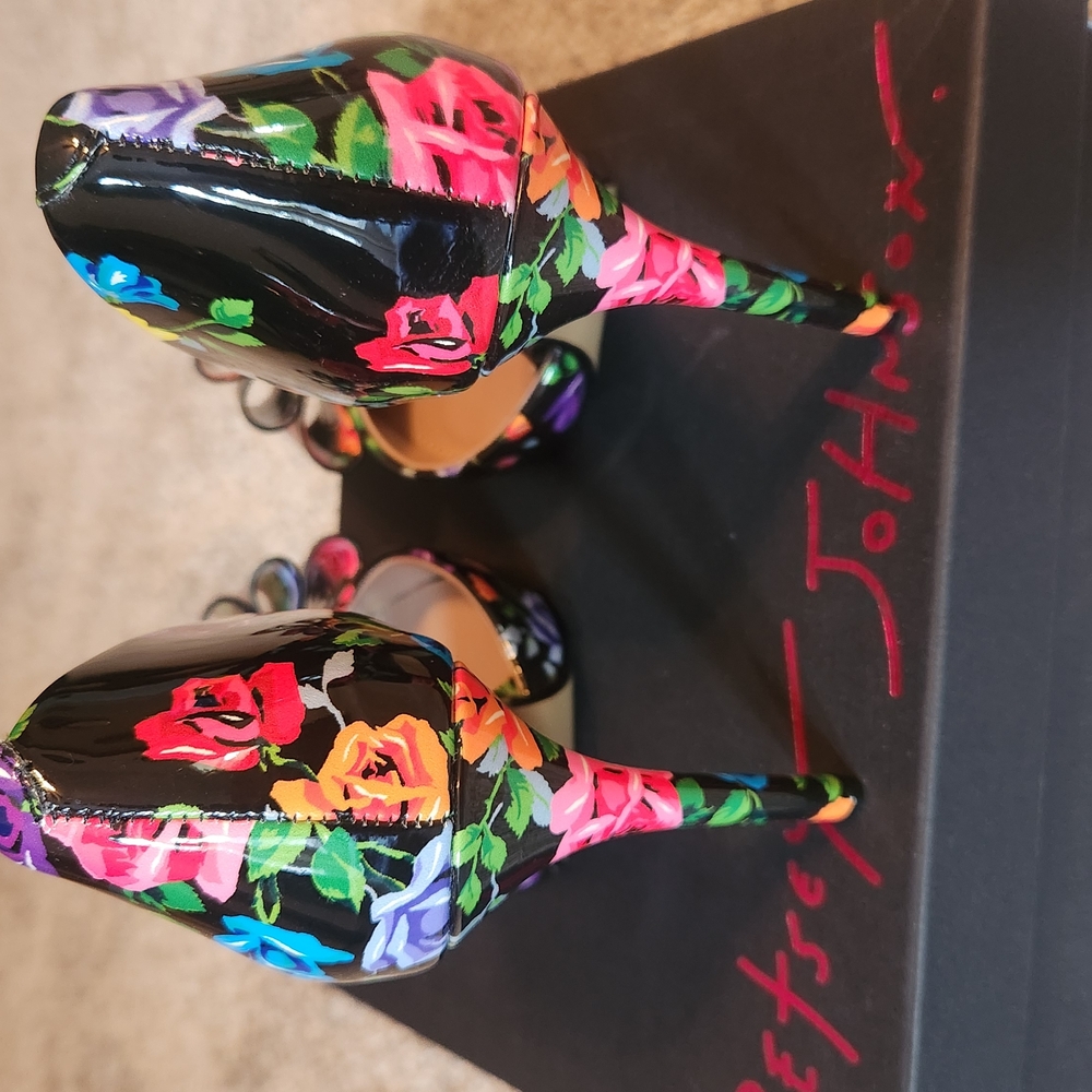 Betsey Johnson Women's Floral Heels - Picture 5 of 7